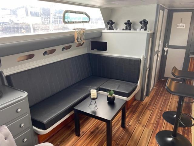 Exceptionnel Bateau Maison Reine Mathilde Ouistreham Exterior photo
